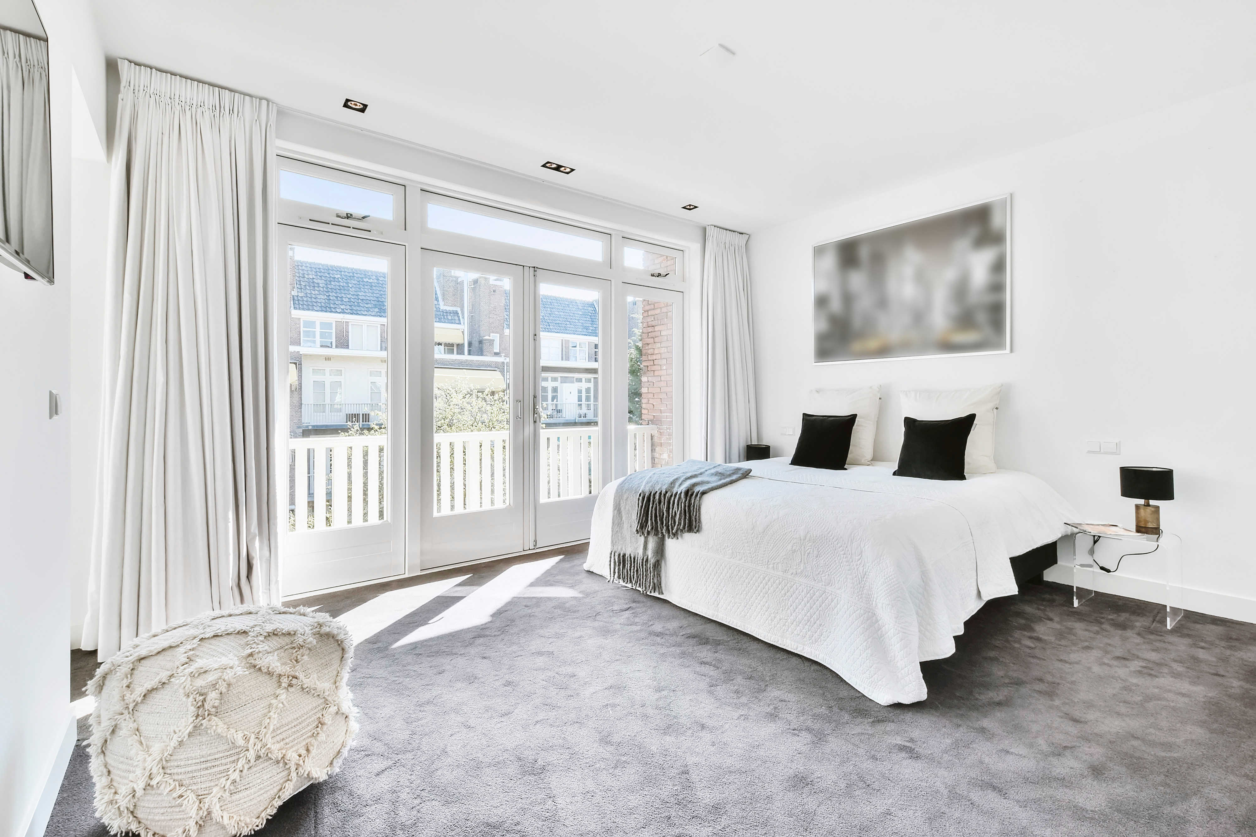 Soft carpet flooring in a primary bedroom